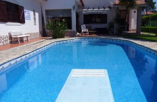Verdizela House | House with garden and swimming pool (5 Kms from the beach and 3 km from the Golf)