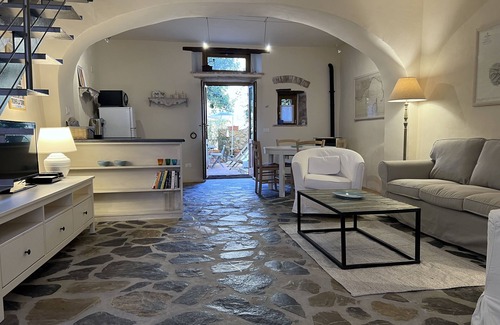 Capoliveri House | House with garden in the historical center House with character.