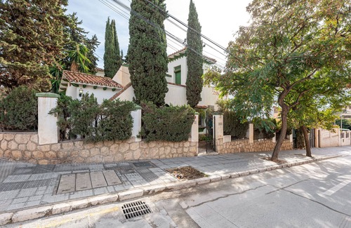 Pedregalejo House | House with garden in residential area