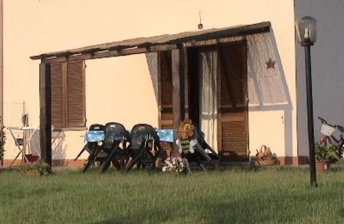 Cecina Apartment | House with garden,near sea.