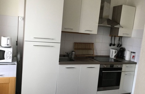 Jeanne d'Arc House | House with garden view