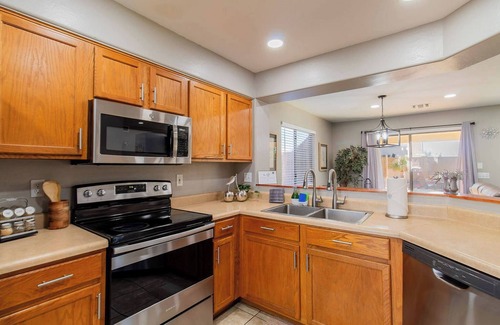 Casa Grande House | House with Heated Pool, King Bed and Work Station
