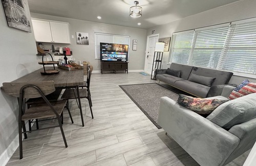 Pompano Beach House | House with hot tub near the Beach. We’re pet-friendly!