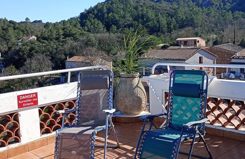 Liausson House | HOUSE WITH LANDSCAPED ROOF TERRACE AND PANORAMIC LAKE VIEW