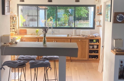 Noirmoutier-en-l'Ile House | House with large garden 200m from the château with 5 bedrooms + 5 bathrooms. Sleeps 10.