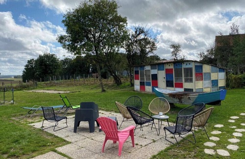 Verdelot House | House with many rooms, summer swimming pool, disco, 14 rooms