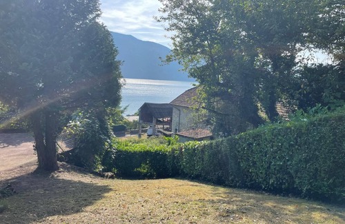 Saint-Pierre-de-Curtille House | House with panoramic lake view, 2 steps from the beach