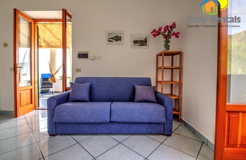 Canneto House | House with panoramic views of the Aeolian coast