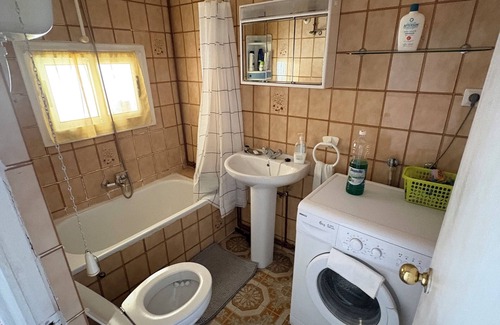 Nava del Rey House | House with patio