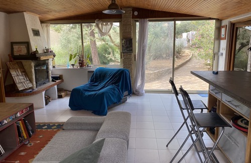 Volx House | House with pool access, independent garden and terrace, fireplace. Luminous