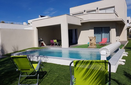 Sete House | House with pool and solarium 200m from the beach