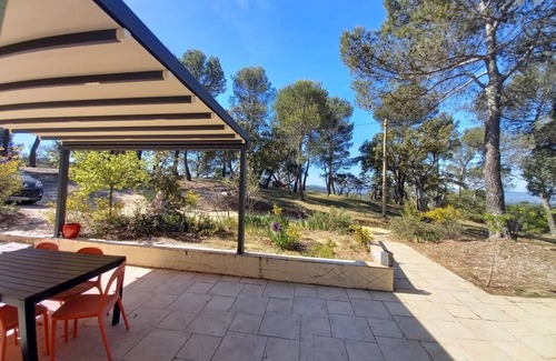 La Tour-d'Aigues House | House with pool and amazing view ideal for the lovers of nature