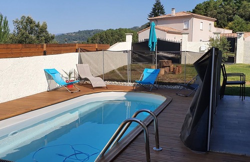 Vals-les-Bains House | House with pool on the edge of the forest