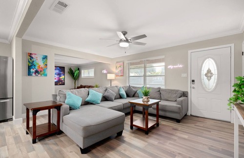 Lackland Terrace House | house with pool, Hot Tub and games located in central San Antonio