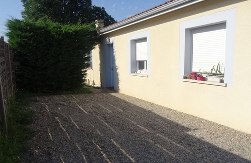 Leognan House | House with pool in the heart of the vineyard