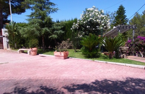 Gandia Villa | House with pool, large garden and parking located at the foot of the mountain