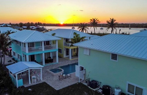 Treasure Cay House | House with Pool, Tiki Bar, and Dock/Boat Slip in Treasure Cay, Abaco
