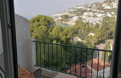 Almadraba-Canyelles Ski Chalet | House with sea and mountain view in Almadrava beach AV-36