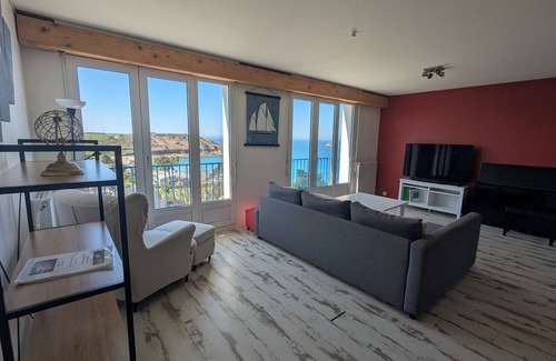 Plougasnou House | House with superb sea view and coastal path access