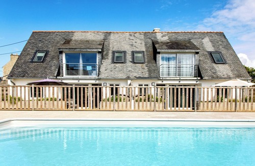 Plouescat House | House with swimming pool - walking distance to the beach