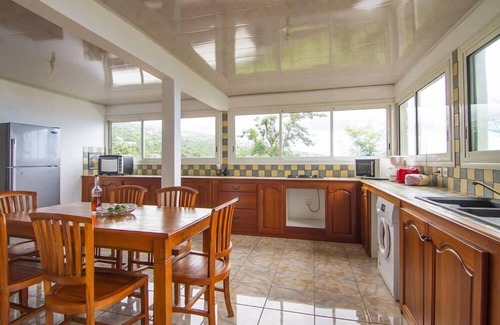 Saint-Leu House | House with swimming pool in St Leu facing the Indian Ocean, garden with trees.LACMER.