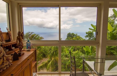Saint-Leu House | House with swimming pool in St Leu facing the Indian Ocean, garden with trees.LACMER.