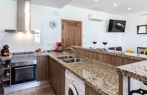 Durcal Cottage | House with swimming pool, wifi and barbecue