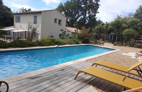 Jouques House | House with swimming pool in the heart of Provence