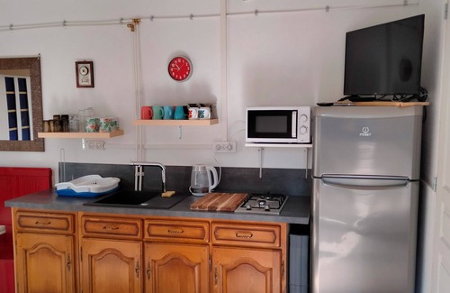 Saumur House | House with Tree-filled Garden