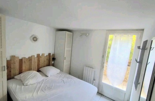 Narbonne-Plage Cabin | House with view of the pines