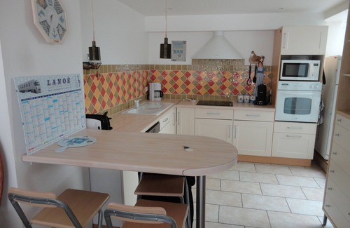 Plerin House | House without garden, sea view, close to the customs path.