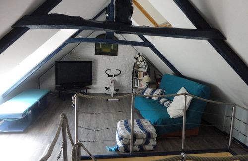 Plerin House | House without garden, sea view, close to the customs path.