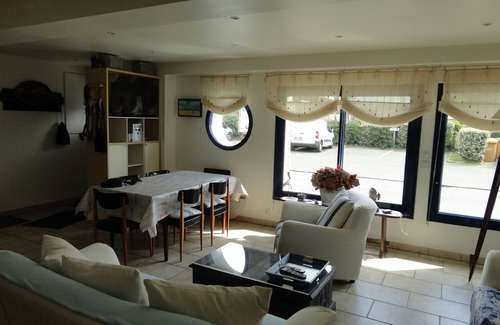 Plerin House | House without garden, sea view, close to the customs path.