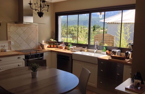 Nans-les-Pins Cottage | House-workshop on 2 ha wooded property private pool and jacuzzi