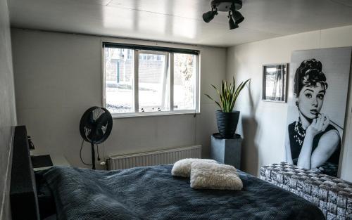 Nieuwmarkt en Lastage House | Houseboat-Amsterdam