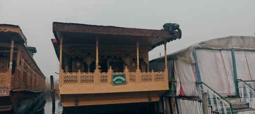 Dal Lake Hotel | Houseboat Green Mountain