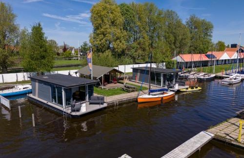 Heeg Boat Rental | Houseboat in Heeg with Stunning Marina Views