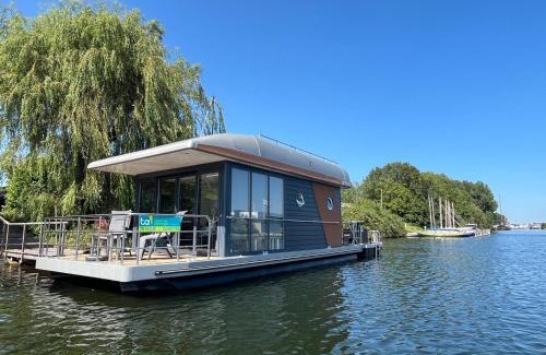 Kamperland Boat Rental | Houseboat Kamperland