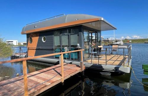 Kamperland Boat Rental | Houseboat Kamperland