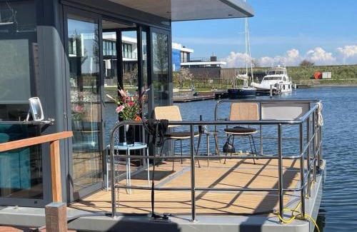 Kamperland Boat Rental | Houseboat Kamperland