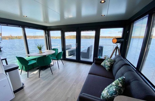 Municipality of Mook en Middelaar Boat Rental | Houseboat Mookerplas with a view