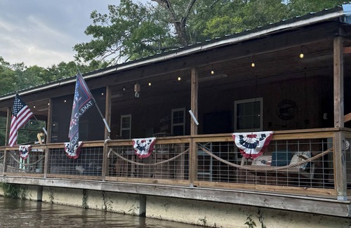Vancleave Boat Rental | Houseboat on Poticaw Bayou!