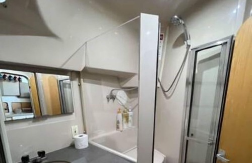 Government Center House | Houseboat Sweet Caroline- A perfect waterfront