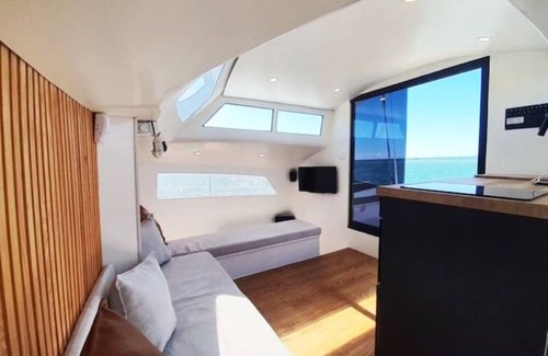 Sao Pedro Boat Rental | houseboat waterfront sleepandboat