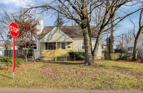 Lincoln Village House | Housepitality - West Side Lodge - 6 BR 2 BA MA
