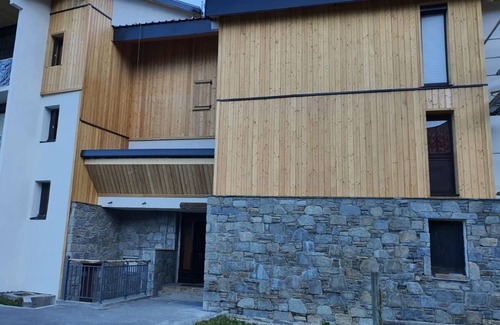 Les Menuires Apartment | HOUSING F1 BIS FOOT OF SLOPES WITH BALCONY RDC FULL SOUTH. DOMAINS 3 VALLEYS