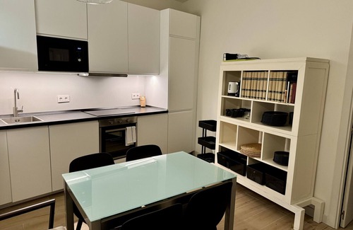 Malasana Apartment | Housing Madera I by Sharing Co