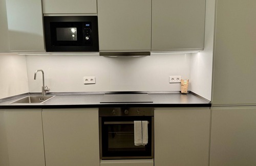 Malasana Apartment | Housing Madera I by Sharing Co