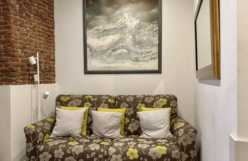 Malasana Apartment | Housing Madera I by Sharing Co