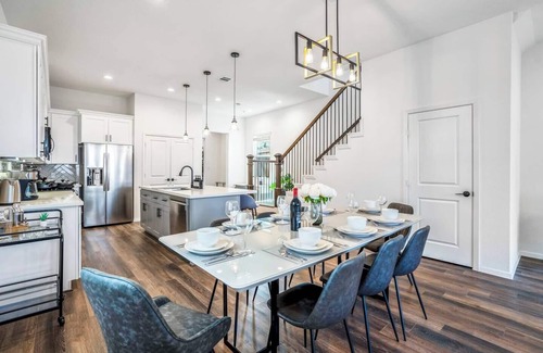 Northside House | Houston 4BR Gem | Sleeps 10 | Free Parking